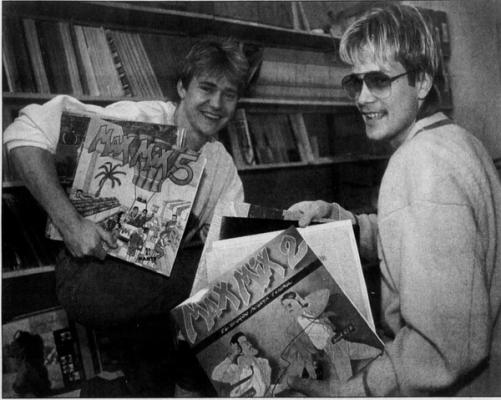 Geir Arne Selvær og Åge Holgersen med Max Mix plater i Funkytown Records foto Roy Storvik/Stavanger Aftenblad