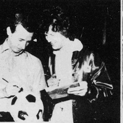 Njaal Helle sammen med Nottingham Forests lagkaptein John McGovern foto Rogalands Avis