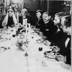 Annerut Joner og ensemblet i stykket  Gerda klipp fra Rogalands Avis