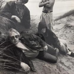 På tur til Sola stranden i 1990. Fotografering i forbindelse med konsert på Folken. Kjell Sund, Øyvind Dørum, Per Bjørnsen, Jarle Valle. Foto Erik Erikson