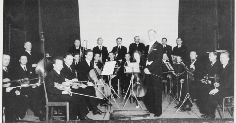 Egersund Amatørteaterorkester foto Dalane Tidene Bildet er fra 1945, med gjester fra Stavanger symfoniorkester