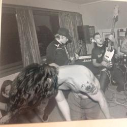 Kvelertaks første konsert, i Stokkaveien 56, Stavanger 2007 (Foto: Espen Mills)