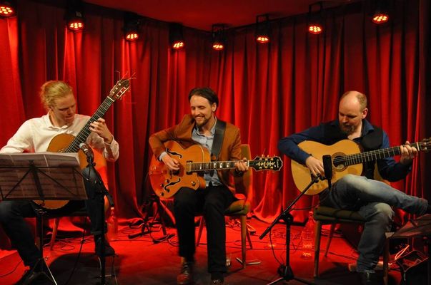 Alone Together - Gitarkonserter