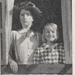 Anne May Svela som Tante Sofie og Sølvi Svela som Kamomilla foto Rogaland Teater