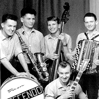 Cresendo i 1963 Foran:Alf (Alli) Gjesdal Bak: Svein Dag Hana,Amund(Ømli) Hetland, Jan Otto Evjen og Gunnar Todnem. (Foto:Vågen)
