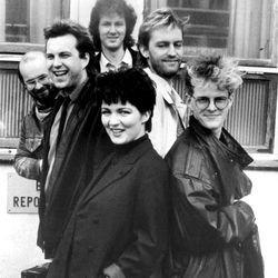 April 1987: Tre ambisiøse grupper arrangerer vårslepp. Red Tape, Blonde On Blonde og The Well