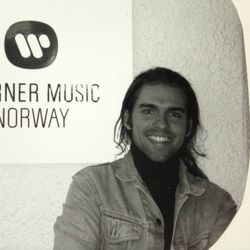 På platekontraktjakt i Oslo, en ung Hyttebakk ca 1994/95