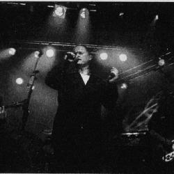 Johnny Hazard fremfører Back by Christmas foto Harald Nordbakken/Haugesunds Avis