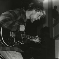 Gitarist Jørgen Tjemsland under God Jul i Kabul forestilling foto Gunnar Gran/Rogalands Avis