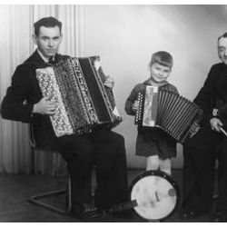 Knut, Jan og Klaus Knutsen bildet tatt fra Jan Knutsens hjemmeside