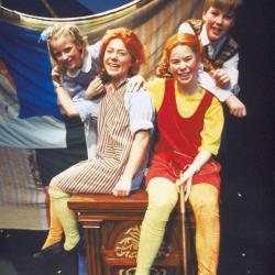 1985. Barneteateret setter opp Pippi langstrømpe igjen, og Gamle-Pippi mimrer litt.