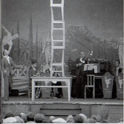 Sigurd Boge Olsnes, Henning Aase, Arnardo på toppen av stolen i 1944 foto hentet fra boka "Haugesund slik det var"