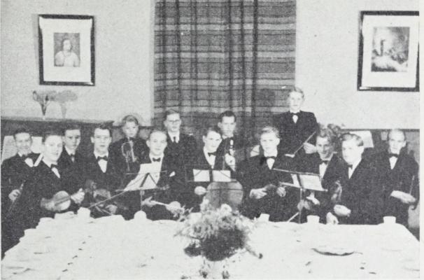 Haugesund kristelige Skolelagsorkester Musikkappelet Lyra Bildet hentet fra Sang og musikkliv i Haugesund- Dybdahl-Henriksen, H.