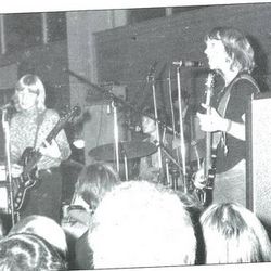 Fra Giskehallen 25 september 1971, under oppvarming til "Country Joe McDonald" Fra venstre: Gunnar Håmsø, Jens Holm og Gunne Rostrup