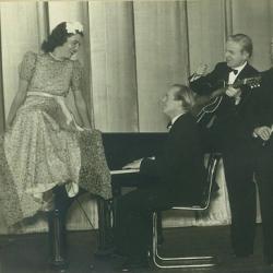 Asta Bygelmeier ?, Harry Larsen, Finn Torgrimsen, Olav Nilsen og Hugo Aareskjold i Rytmikanarene ca. 1945-46