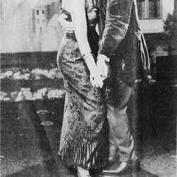 Frank Weyler sammen med sin operettemakker Erna Skaug i stykket "Fiolen på Montmatre" ved Rogaland Teater foto Rogalands Avis