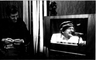 Karl Magnus Sjøen ser på episoden "Min Elektriske Hest" foto Alfred Aase/Haugesunds Avis