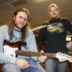 I STUDIO: Daniel Måge (til venstre) og Rune Nesse har begge hjemmestudio og tar med seg resten av bandet Münchausen for å gjøre en EP. TRULS HORVEI Haugesunds avis