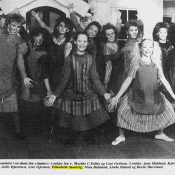 Ensemblet fra Annie klipp fra Rogalands Avis