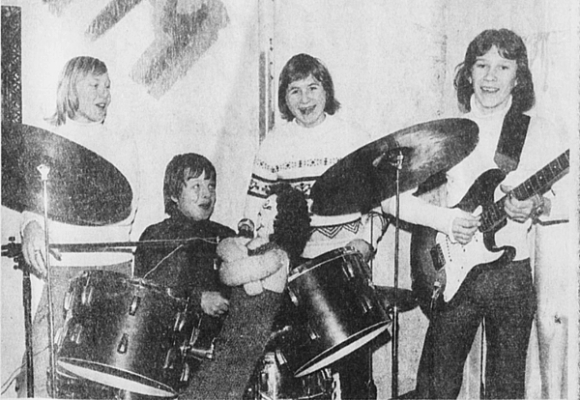 Septim med maskoten foto: Stavanger Aftenblad