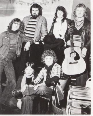 Visegruppen til Guff Fra venstre : Svein Gunnar Sandved, Jan Inge Kolstø, Marit Sund, Paul Strand, Ingfrid Rossebø og Jorunn Kjellesvik . Bildet hentet fra boka Historien om Haugalandet : 1970-tallet-forfatter Tor Inge Vormedal