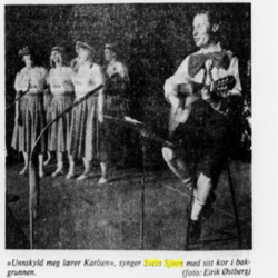 Svein Sjøen synger "Unnskyld meg lærer Karlsen", inspirert av "Kom hjem , Bertine" foto: Eirik Østberg /Haugesunds Avis