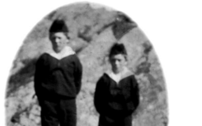 Gabriel Aadnesen sammen med broren Lars