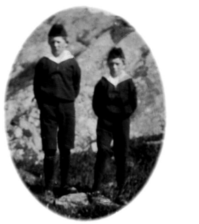 Gabriel Aadnesen sammen med broren Lars