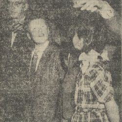 Totya Regissør Erich Reed sammen med Magne Ove Larsen, Aleidis Skard og kinosjef Tjøl  Oftedal foto Rogalands Avis