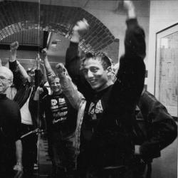 Kjartan Salvesen feirer låtseieren foto Roy Storvik/Rogalands Avis