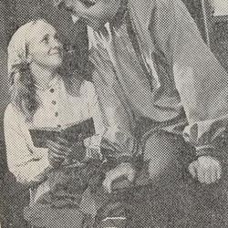 Dag Sandvik som russer i Spelemann på Taket foto Rogaland Teater