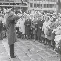 Jostein Jacobsen dirigere ukjent damekor foto Egil Eriksson