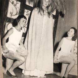 Elsa Åstein i rollen som Sneedronningenfoto tilhører Else Åstein Dahle