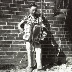 Lasse Pedersen med trekkspill