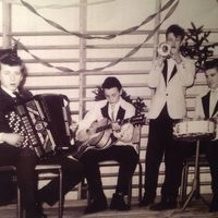 The Rockets-På bildet: Kjell M. Flotve, Arne Johan Gabrielsen, Oddvar Andreassen, Karl Magnus Sjøen.Bildet er tatt i jula 1959 i gamle gymsalen på Kopervik skole Foto: Kjell M. Flotve)