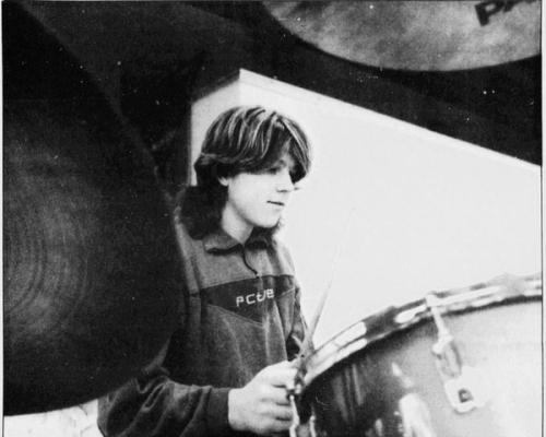 Tom Are Fundingsland , trommeslager i Puke foto Strandbuen