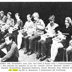 Annerut Joner og ensemblet i stykket Tilstanden klipp fra Stavanger Aftenblad