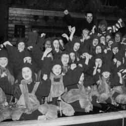 Forestillingen "Smånissene" foto Solabladet