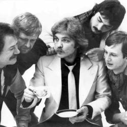 Promobilde fra 1982. Eldøy har kommet med. Pluss et korkgevær. Foto: Hans Petter Jacobsen