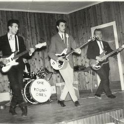 The young ones spiller til dans på heiå ungdomslokal! På bassgitar ser vi Willy Abrahamsen som var en av de første som spilte bassgitar i Stavanger