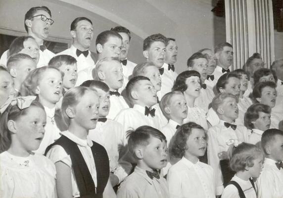 Opstad Tvangsarbeiderhus kor . Bildet er hentet fra boka " Oppvekst på tvangsarbeidshus" med tilatelse fra Kari Todnem