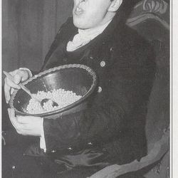 Thor Inge Kristiansen som Mads iKierlighed uden strømper foto Rogaland Teater