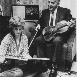 Harry Hagland, 74 år, sammen med studenten Wenche foto Rogalands avis Bjarne Bringsland