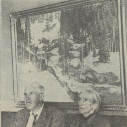 Erik og Turid Petri. Et av Eriks bilder henger i bagrunnen foto: Fremtiden