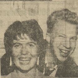 Tycho Westerlund sammen med flere andre innen Haugesunds revymiljø, Harry Kallevik, Gunnbjørg Thuestad, Einar Nordskog, Helga Henriksen foto Rogalands Avis