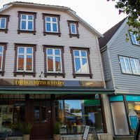 Kirkegata 29 anno 2021. Things with a story holder til der i dag