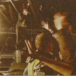 Kaizers Orchestra fremfører Blitzregn Baby under Fjellparkfestivalen 08 foto Anja Lauvdal/Agder