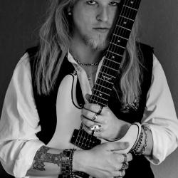 Chris DeWolf foto hentet fra Facebookside