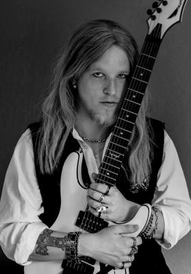 Chris DeWolf foto hentet fra Facebookside