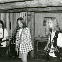 Grus , minus trommeslager,ved MC-huset i Vikevåg.  foto Stavanger Byarkiv